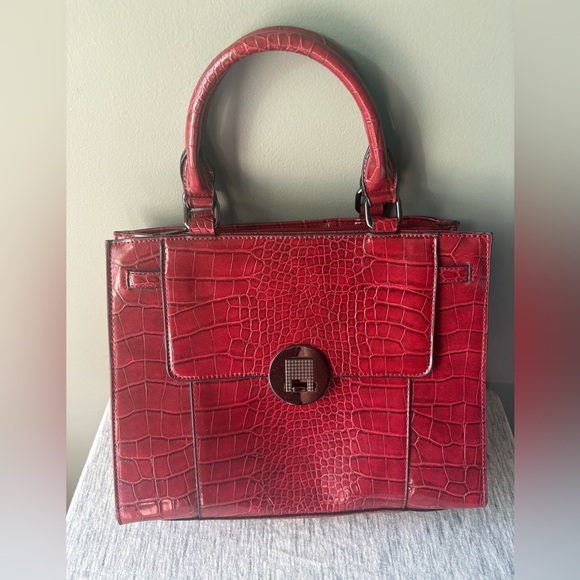 Cleo brand Elegant Red Crocodile-Embossed Handbag, top zip. Carry handle - Picture 2 of 6